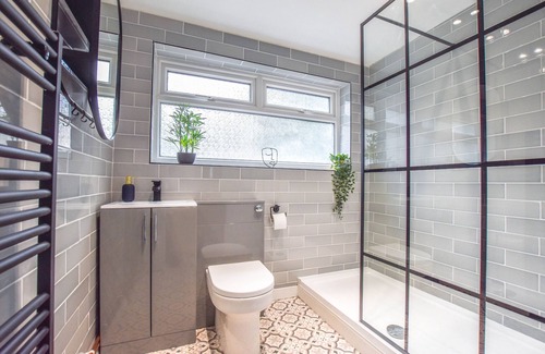 Plasnewydd House | Impeccable 4-bed Home Close to City Centre