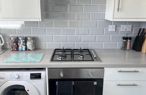 Southend-on-Sea Apartment | Impeccable 5-Bed Apartment in Southend-on-Sea