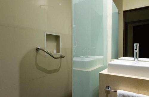 El Centro Hotel | Impeccable Junior Suite with Gym in Buenos Aires