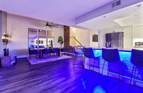Winter Gardens House | Impressive Hillside Estate Heated Pool+Sunset View