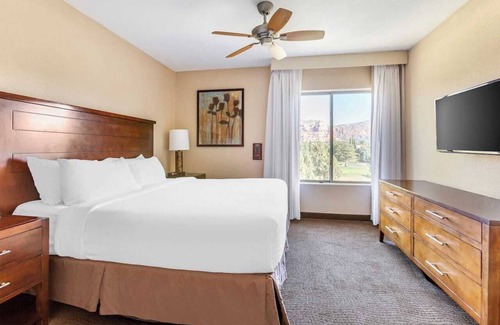 Oak Creek Resort | in a cramped hotel room vacationing in beautiful sedona, arizona? not any more!