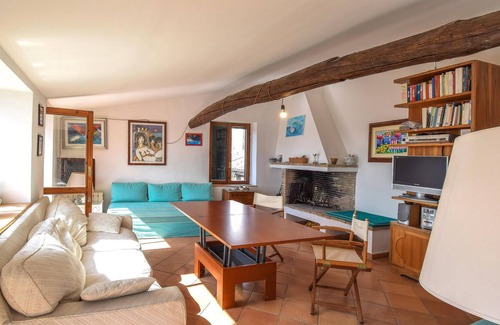 Itri Apartment | In a fantastic location in the romantic village of Itri welcomes you this spacious apartment with a