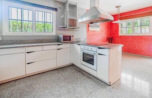 El Esparragal House | In a suburb of Murcia awaits you this authentic vacation home with beautiful garden and amenities.