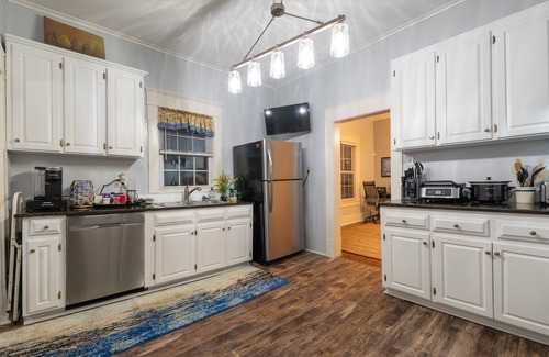 East Durham House | In City, Airy Cheerful Bungalow, Homey, Fire Pit