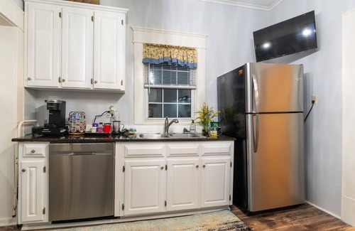 East Durham House | In City, Airy Cheerful Bungalow, Homey, Fire Pit