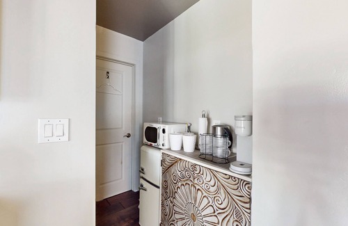 Cardiff-by-the-Sea House | In-Law Suite with kitchenette & outdoor space - Dog friendly