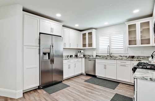 Whitfield House | In law Suite | Walking Distance to Bay | 2 King Beds