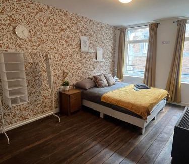 Feronstree et Hors-Chateau Apartment | In The Air cosy room (Cœur Historique de Liège)