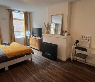 Feronstree et Hors-Chateau Apartment | In The Air cosy room (Cœur Historique de Liège)