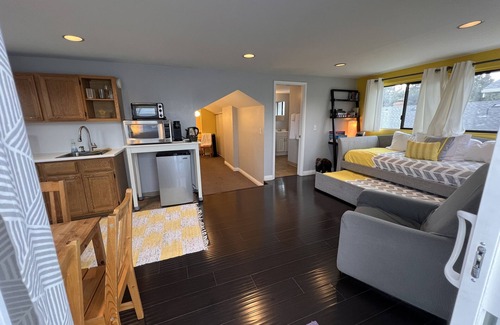 South Pasadena Apartment | In the charming upscale South Pasadena, 10 miles from downtown Los Angeles