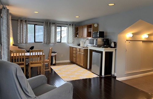 South Pasadena Apartment | In the charming upscale South Pasadena, 10 miles from downtown Los Angeles