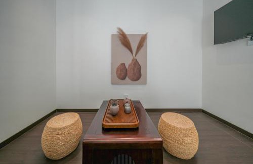 Xinzhou Bed & Breakfast | In the Clouds - Courtyard Twin Room