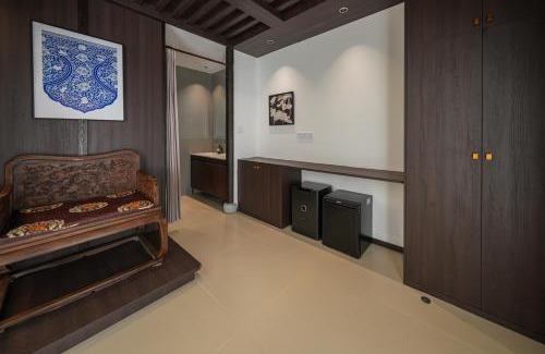 Xinzhou Bed & Breakfast | In the Clouds - Courtyard Twin Room