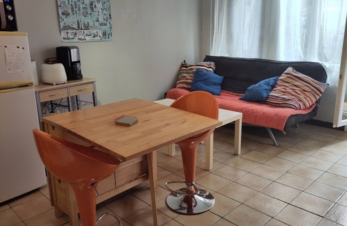 Villeneuve-les-Maguelone Apartment | In the center of the village, very quiet, close to all shops and the beach.