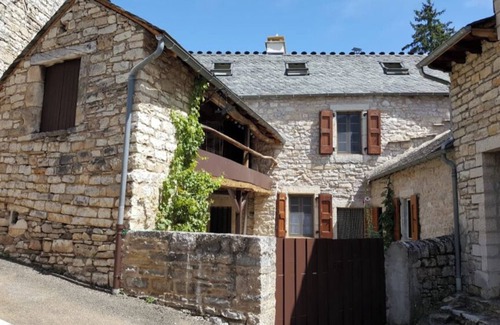 Ispagnac House | In the heart of the Gorges du Tarn conservation area, in Blajoux, the 3 steeples house