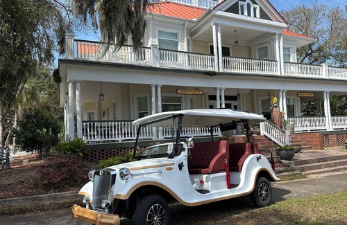 Historic Downtown Apalachicola House | In the Heart of Apalachicola~Walk Everywhere~Ebony Rouge Suite~Majestic Jewel