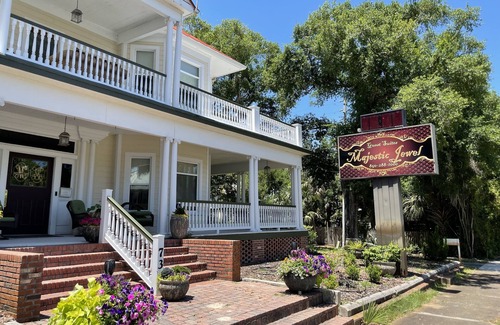 Historic Downtown Apalachicola House | In the Heart of Apalachicola~Walk Everywhere~Ebony Rouge Suite~Majestic Jewel