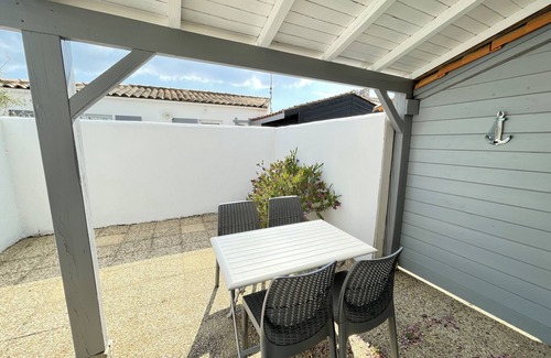 La Flotte House | In the heart of La Flotte - House 4 persons- private Patio - Private parking