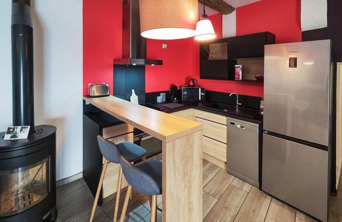 Capestang House | In the heart of the village of Capestang, this modern and comfortable vacation home welcomes you.
