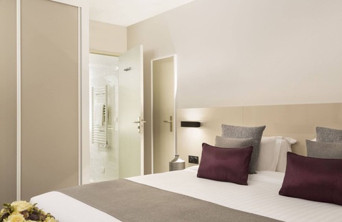 Porte-Dauphine Apartment | In The Heart Of Trocadero Classic Room With Aircon