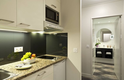 Porte-Dauphine Apartment | In The Heart Of Trocadero 1 Bedroom With Aircon