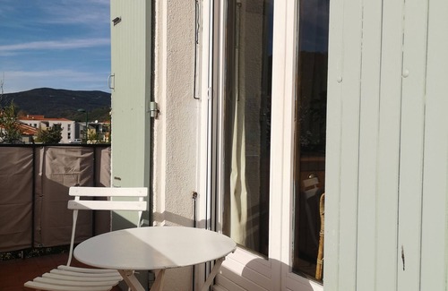 Ceret House | In the shade of the pines. House with pool, second floor, mountain view and garden