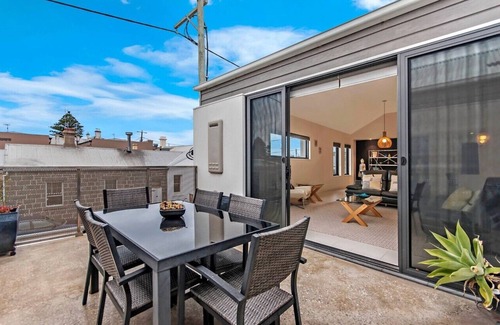 Port Fairy Apartment | In the very heart of Port Fairy - Chimneys on Bank