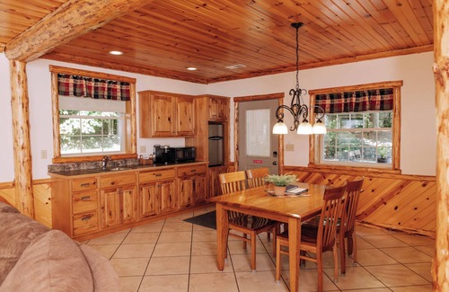 Dundee Cabin | In the Woods Cabin Suite: Luxurious Cabin Suite in Amish Country, Ohio.
