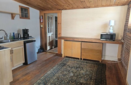 Waldoboro House | In town Penthouse Apartment and Personal Spa