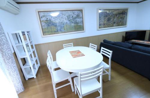 Fushimi House | Inari House