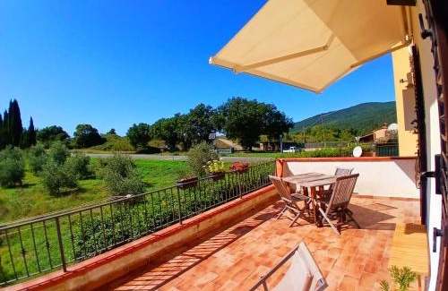 Massa Marittima Apartment | Incantevole appartamento, completo e confortevole con ampia terrazza privata e vista sulle colline Toscane, a pochi chilometri dal mare, vicino ai percorsi per bici della zona