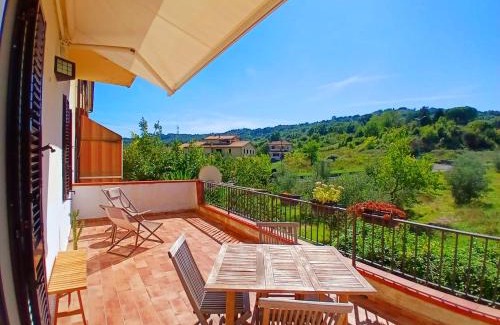 Massa Marittima Apartment | Incantevole appartamento, completo e confortevole con ampia terrazza privata e vista sulle colline Toscane, a pochi chilometri dal mare, vicino ai percorsi per bici della zona