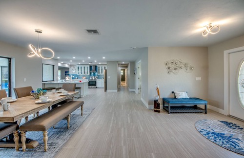Pelican Villa | Incredible 4 BR/3 bath Villa with heated pool, kayaks, bikes, and fishing poles