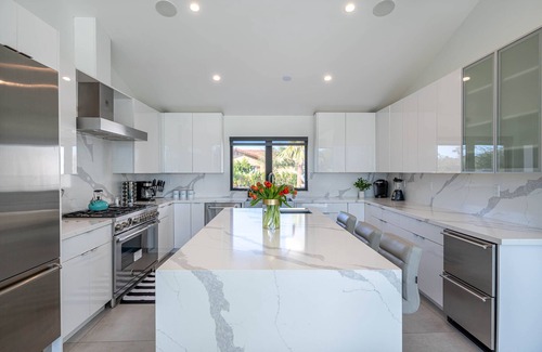 Indio House | Incredible 45 Ft Pool: 9 BR, 15 Bed, 45 ft pool, 9 putting holes golf, Gameroom