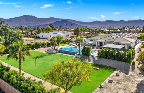 Indio House | Incredible 45 Ft Pool: 9 BR, 15 Bed, 45 ft pool, 9 putting holes golf, Gameroom