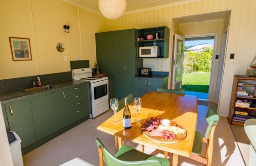 Kaiteriteri Cottage | Incredible Bay Views - Kaiteriteri Bach