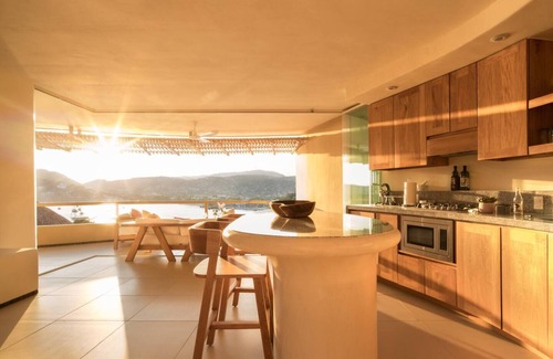 Ixtapa - Zihuatanejo Condo | Incredible Beachfront Villa with Pool 202