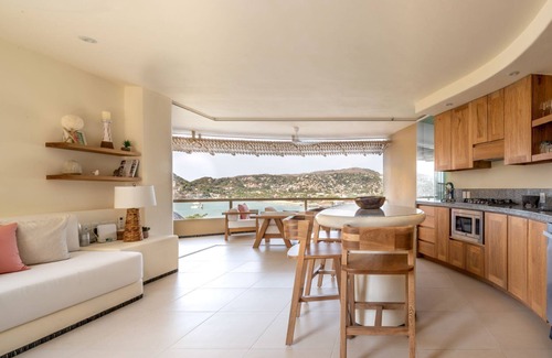 Ixtapa - Zihuatanejo Condo | Incredible Beachfront Villa with Pool 202
