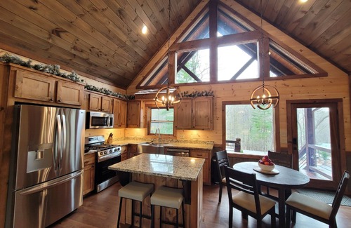 Morganton Cabin | Incredible firepit, luxurious cabin, indoor&outdoor fireplaces. Minutes to town.