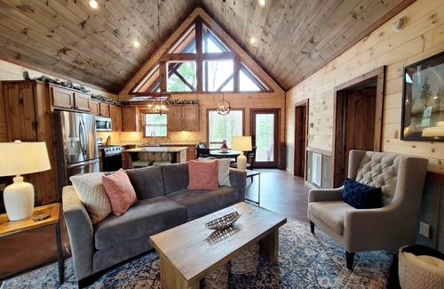 Morganton Cabin | Incredible firepit, luxurious cabin, indoor&outdoor fireplaces. Minutes to town.