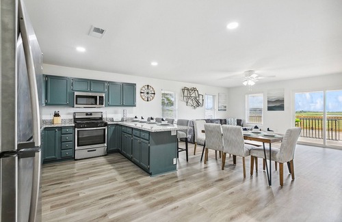 Slidell House | Incredible Lakefront home