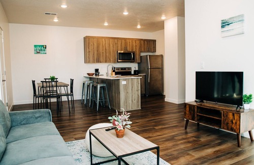 Logan Apartment | Incredible, Modern Apartment in Logan - All Yours