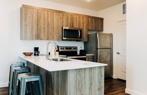 Logan Apartment | Incredible, Modern Apartment in Logan - All Yours