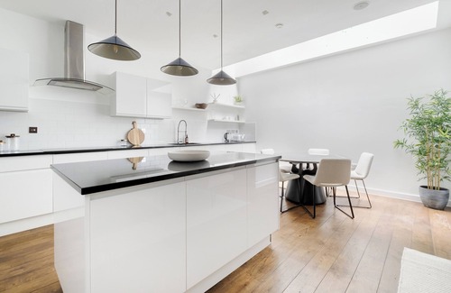 Knightsbridge House | Incredible modern Knightsbridge townhouse with AC, garage, gym and sauna