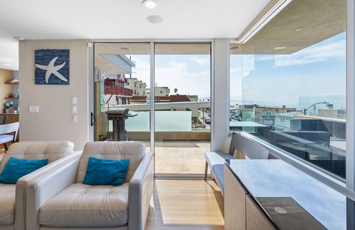 El Porto House | Incredible Ocean Views High Atop A Hill In North Manhattan Beach!