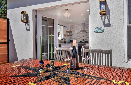 Valley Glen Cottage | Incredible Private Cozy Guesthouse with Gorgeous Private Patio
