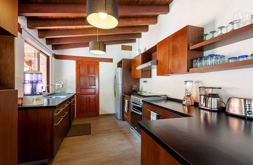Valle de Bravo House | Incredible Property with Huge Garden and Pool!