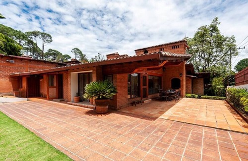 Valle de Bravo House | Incredible Property with Huge Garden and Pool!