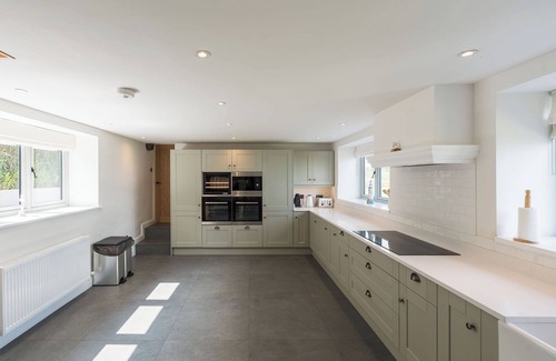 Pentraeth House | Incredible stay overlooking Red Wharf By sleeping up to 18 guests with hot tub & garden lounge area