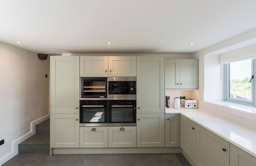 Pentraeth House | Incredible stay overlooking Red Wharf By sleeping up to 18 guests with hot tub & garden lounge area
